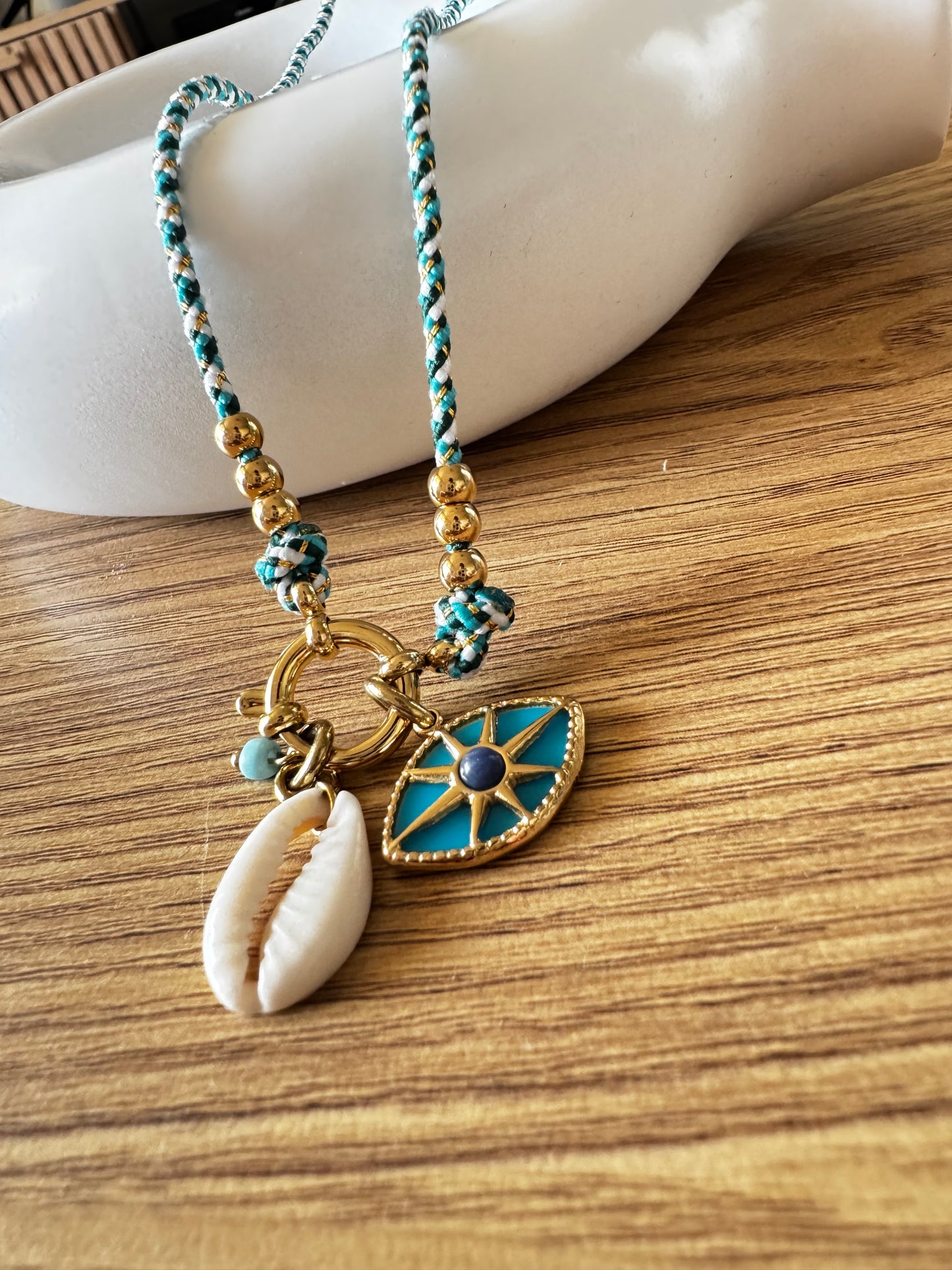Collier cordon coquillage œil